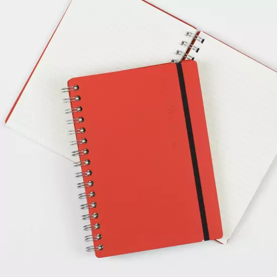 Zápisník v kožených deskách A5  – červený
