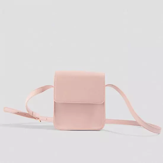 Světle růžová Emilie Briting × NA-KD crossbody kabelka