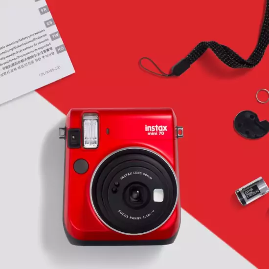 Instantní červený fotoaparát Mini 70