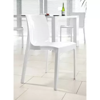 Designová plastová židle